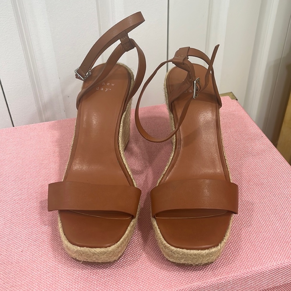 Brown wedges size 7.